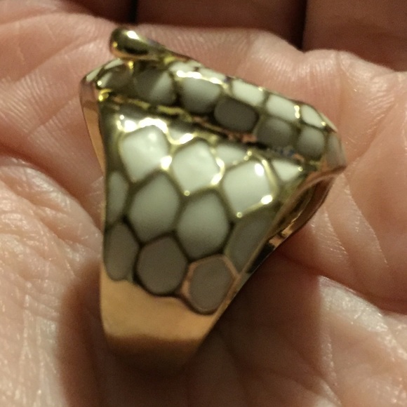 Creamy White & Gold Enamel Owl Ring size 7 - Picture 4 of 8